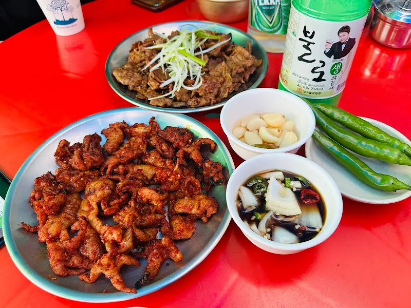 기와집식당 외부