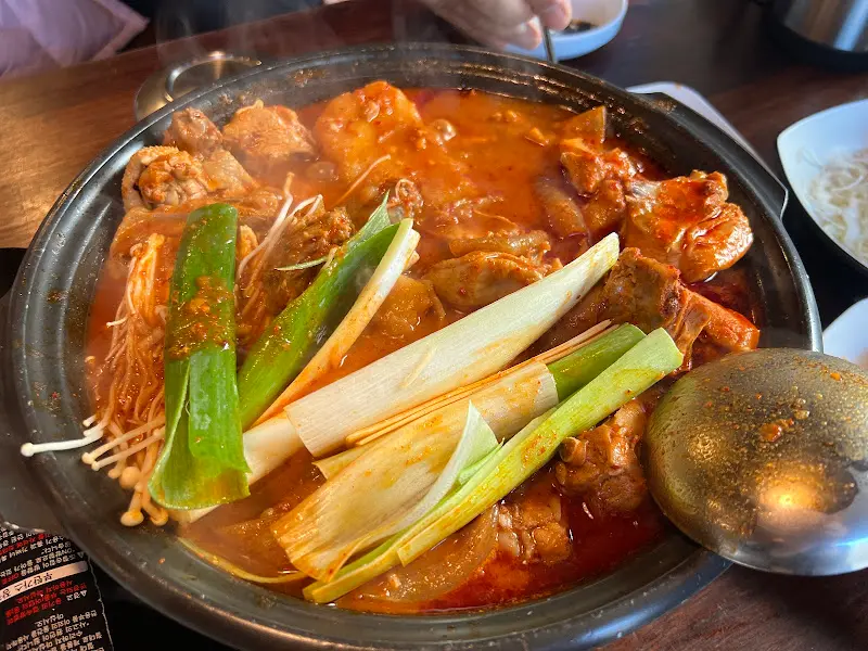 닭볶음탕 한 상 차림