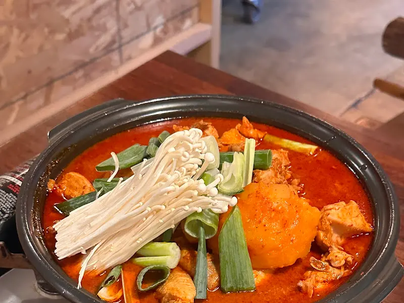 맛있게 끓여진 닭볶음탕