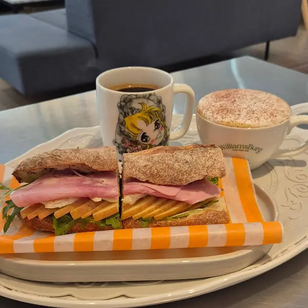 샌드위치와 커피