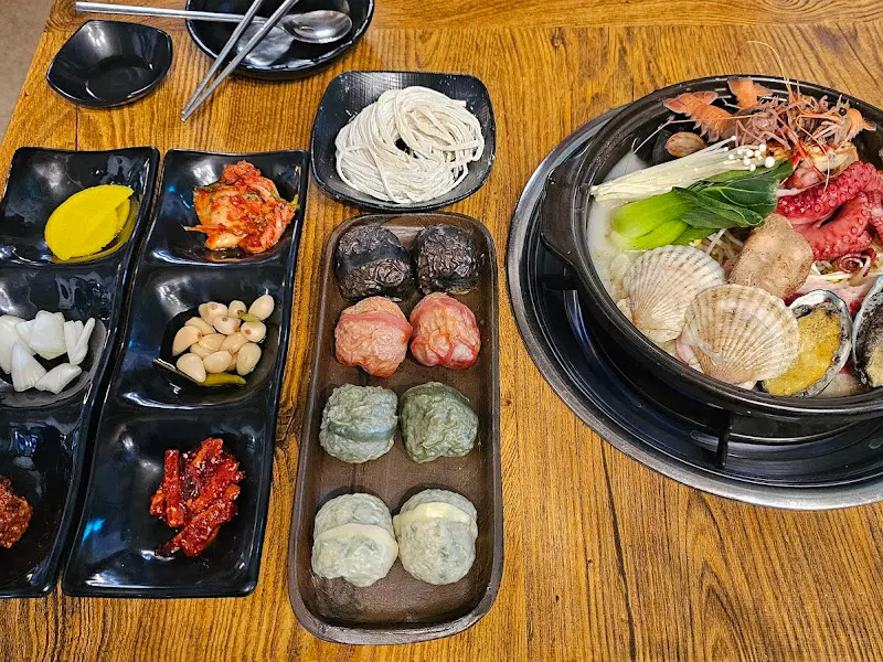 해물만두전골 전체 모습