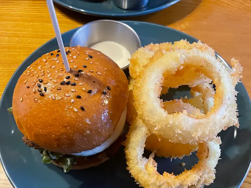 햄버거와 어니언 링