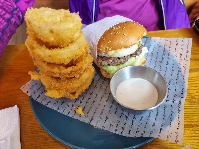 햄버거와 어니언 링