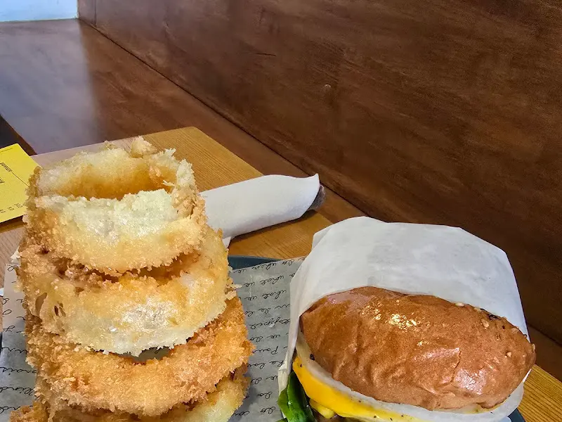 햄버거와 어니언 링