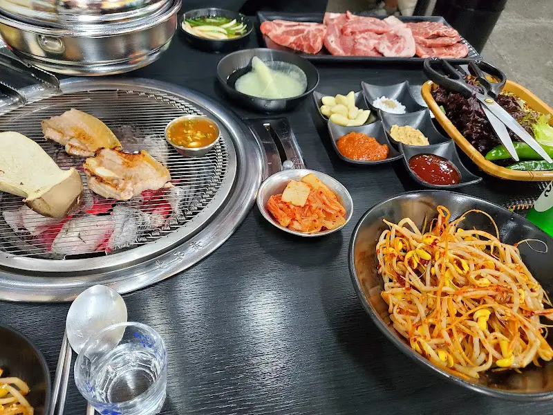 고기 굽는 모습