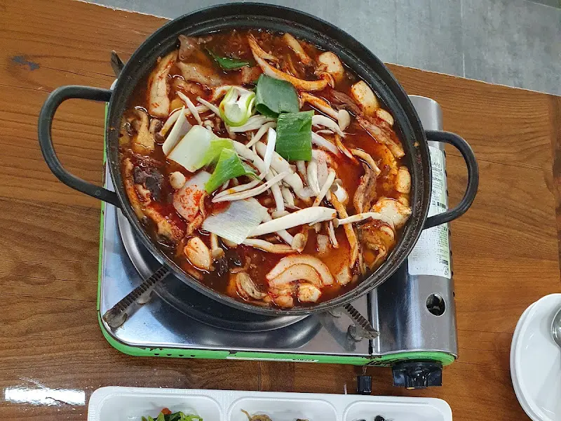 보글보글 끓는 버섯전골