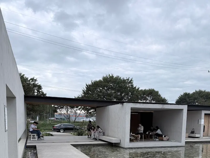 미네랄 하우스 외부 좌석