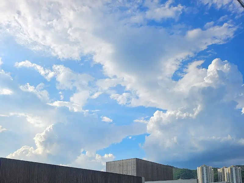 미네랄 하우스 하늘