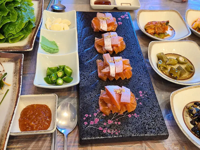 송어회 한상차림