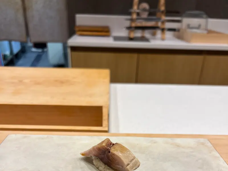 한달 숙성된 고등어 초밥