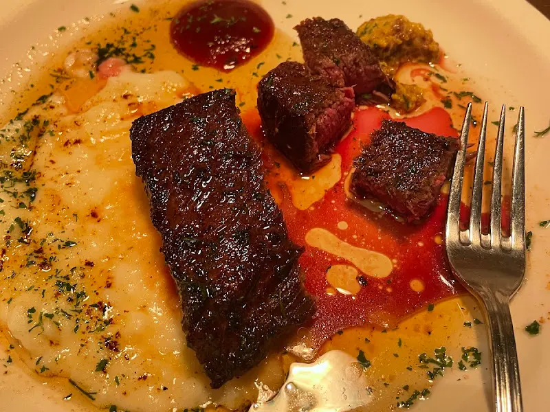 잘 구워진 스테이크