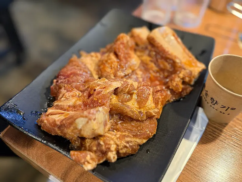 윤기 좔좔 흐르는 돼지갈비