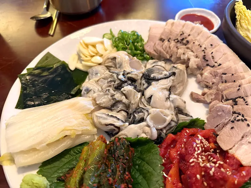 굴, 보쌈, 김치의 환상적인 조합