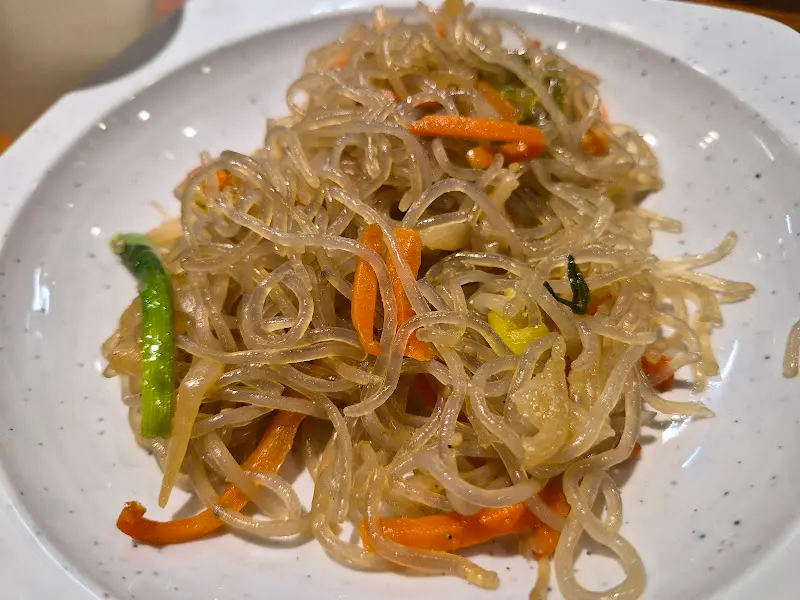 윤기가 자르르 흐르는 잡채