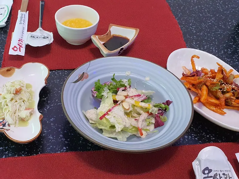 정갈한 곁들임 요리