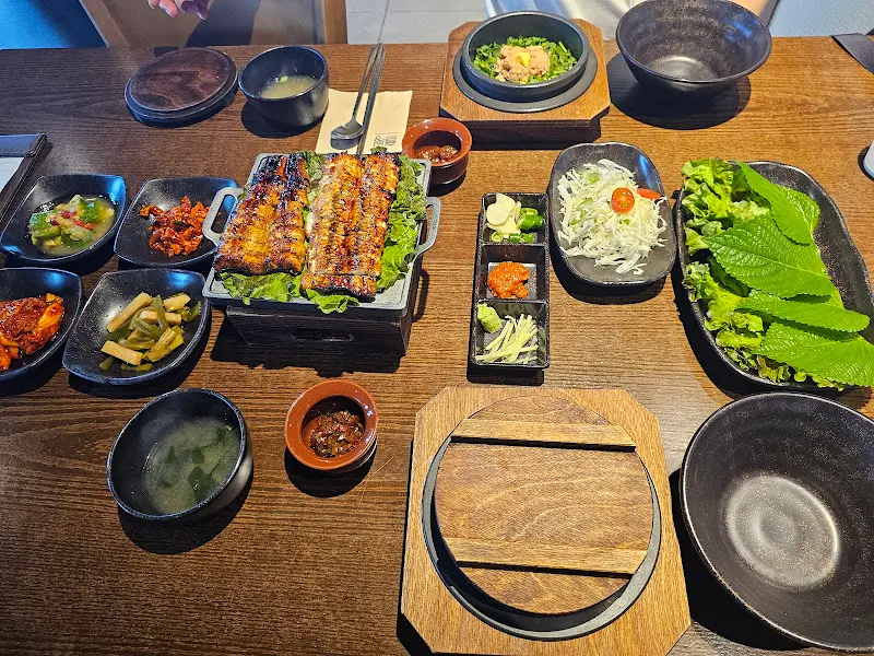 정갈하게 차려진 한 상