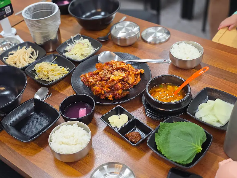 화끈불끈쭈꾸미 한상차림