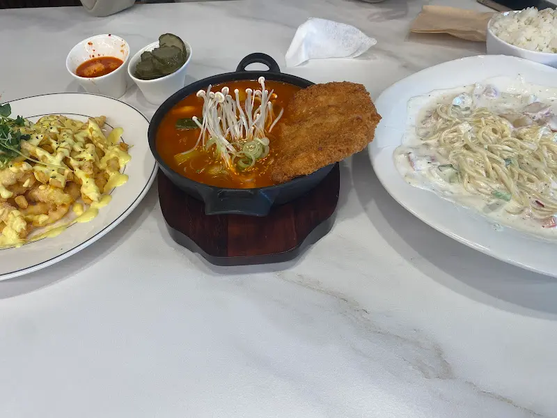 크림 파스타, 돈까스 떡볶이, 감자튀김