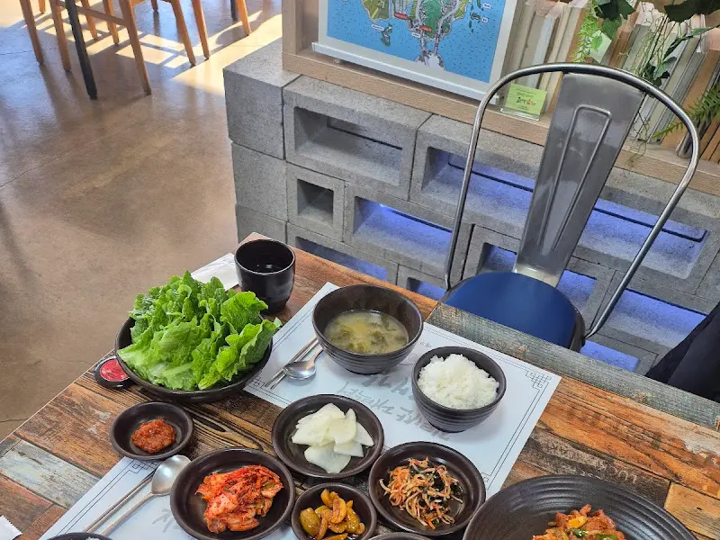 산채비빔밥과 반찬