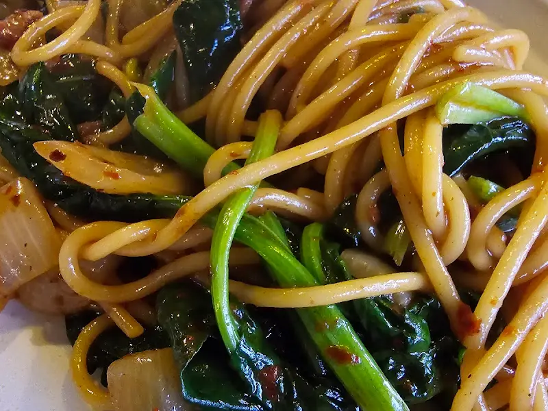 윤기가 흐르는 오리엔탈 파스타