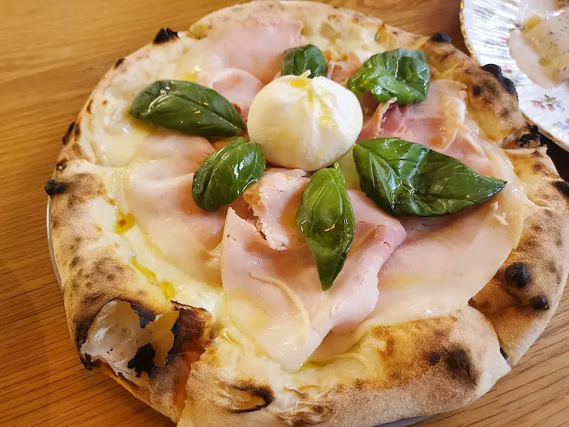 신선한 브라타 치즈와 잠봉의 만남, 잠봉 브라타 치즈 피자