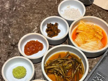 전쟁기념관 데이트 후, 용산 뼈탄집에서 맛보는 삼각지 숯불 숙성 고기의 깊은 풍미