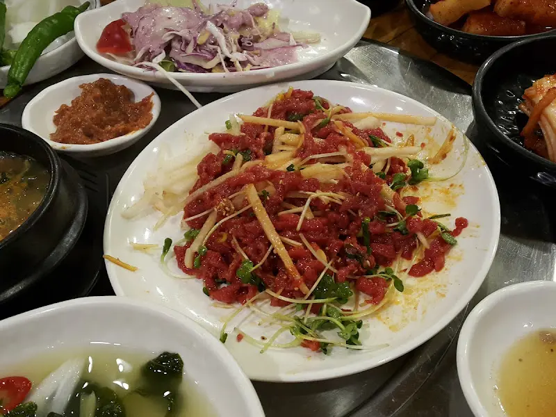 육회 한 상 차림