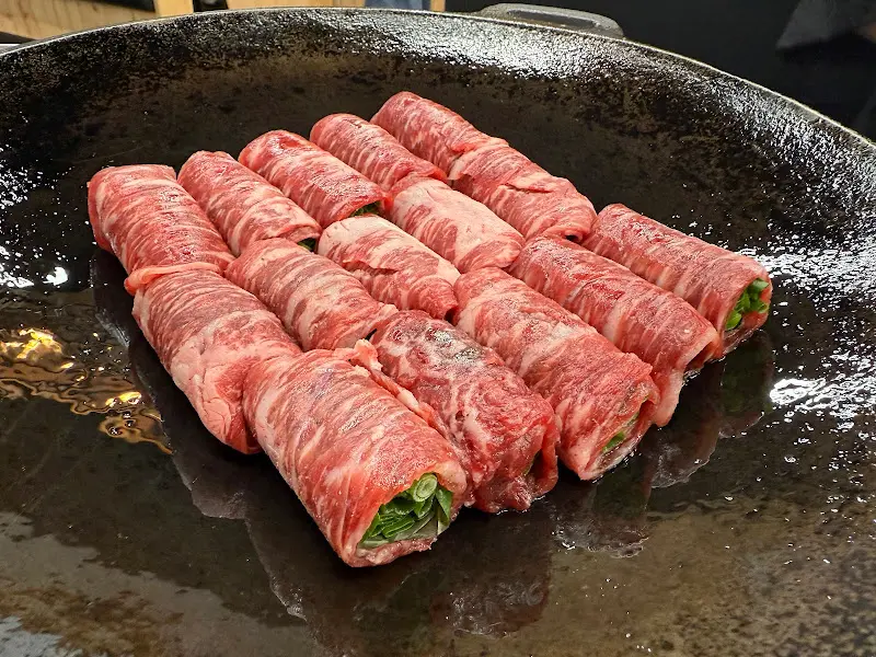 솥뚜껑 불판 위의 고기말이