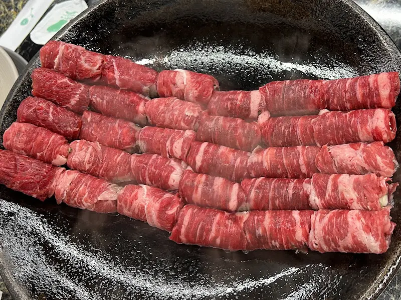 불판 가득 채운 고기말이