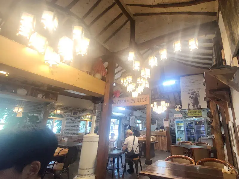 넓고 깔끔한 내부