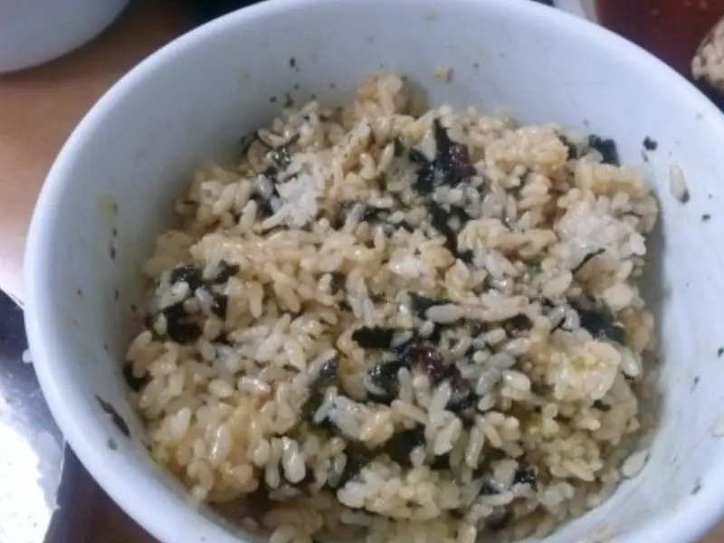 김과 함께 비벼진 밥