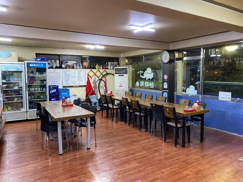 목포신안뻘낙지 내부 전경