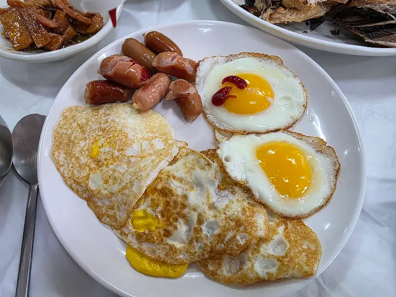 계란후라이와 소시지