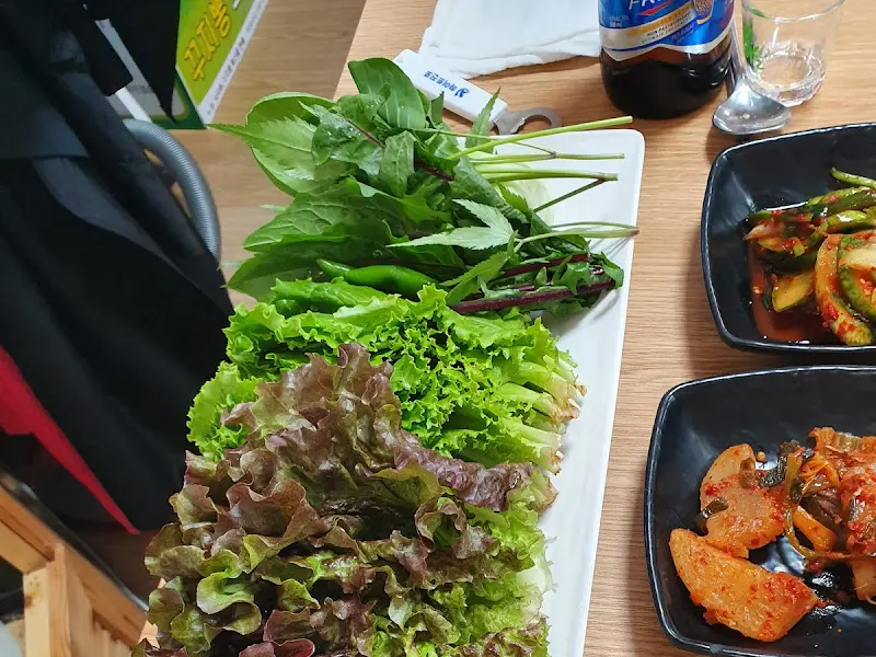 싱싱한 쌈 채소 한가득