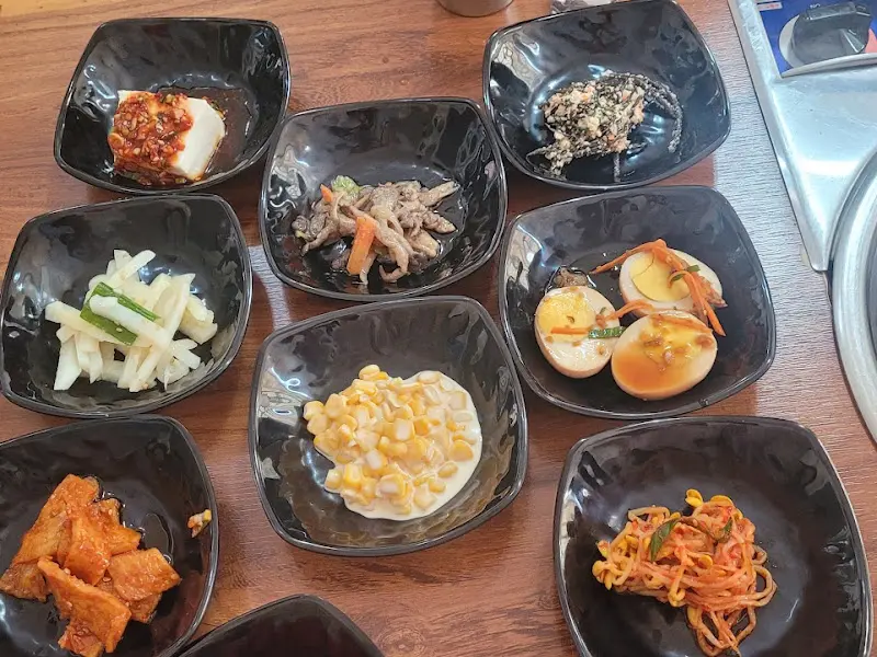 다양하고 정갈한 밑반찬