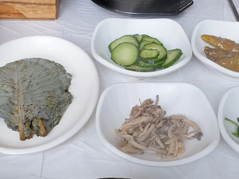 다양한 밑반찬들