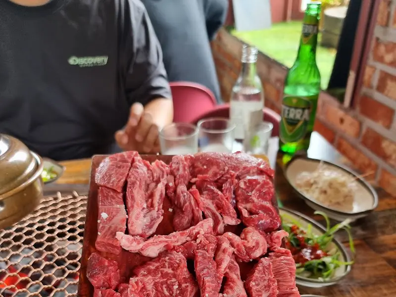 테이블에 차려진 한 상 차림