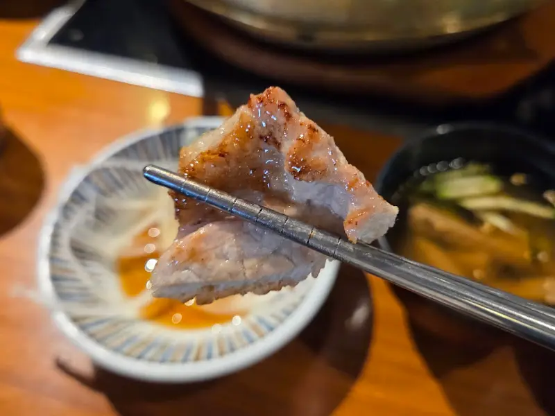 잘 구워진 한돈생갈비