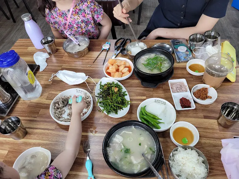 돼지국밥 한 상 차림