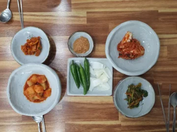 청송에서 만난 깊고 진한 위로, 소머리국밥 한 그릇의 따뜻한 맛집 기행