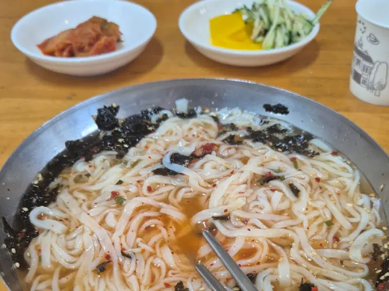 칼국수와 김치