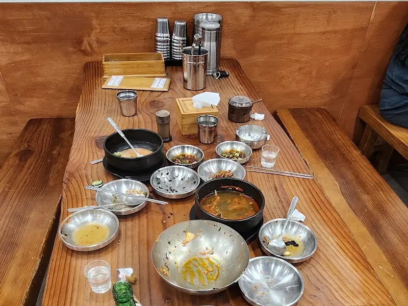 리정식당 테이블