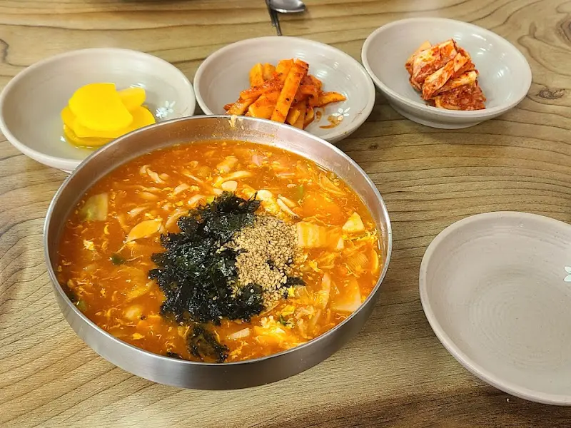 차돌장칼국수 전체샷