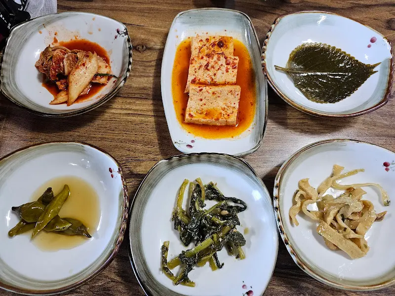 정갈한 밑반찬 클로즈업 샷