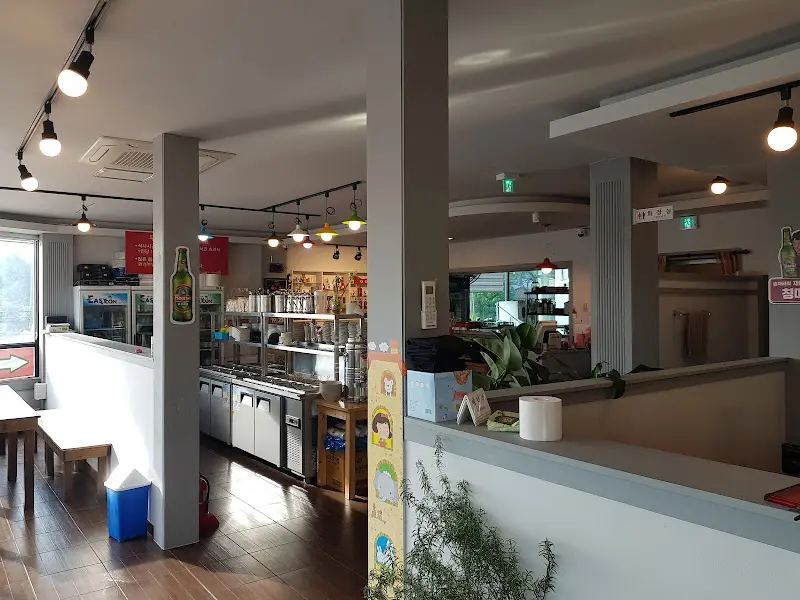 건강차이나훠궈 셀프바 전경