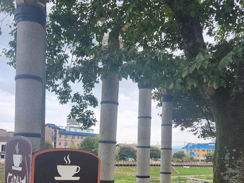 앤틱한 분위기의 테이블