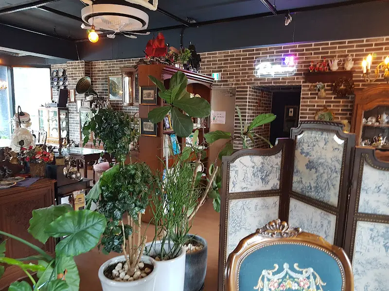 디마네 커피 로스터스 내부