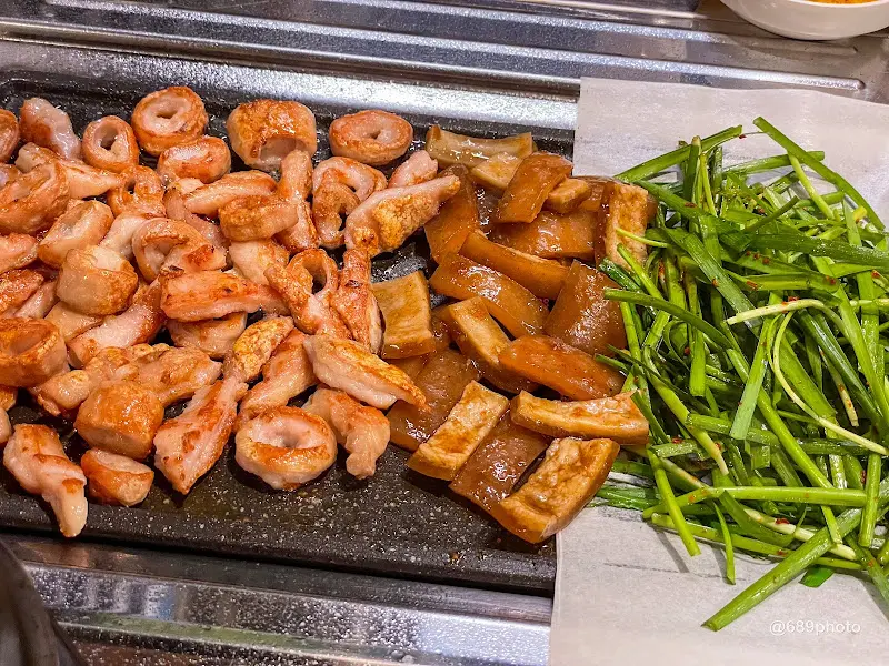 구워진 막창과 껍데기