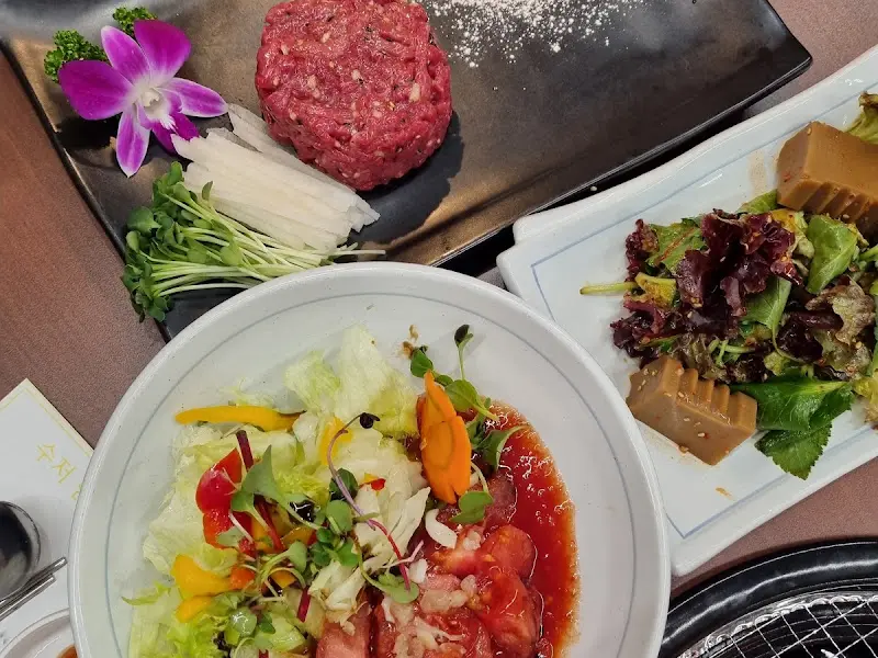 다채로운 밑반찬의 향연