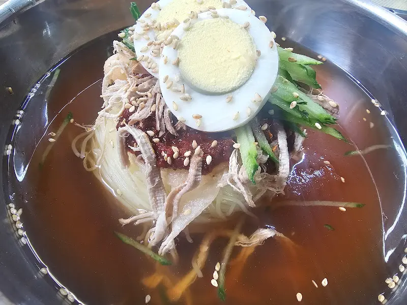 살얼음이 덮인 물밀면